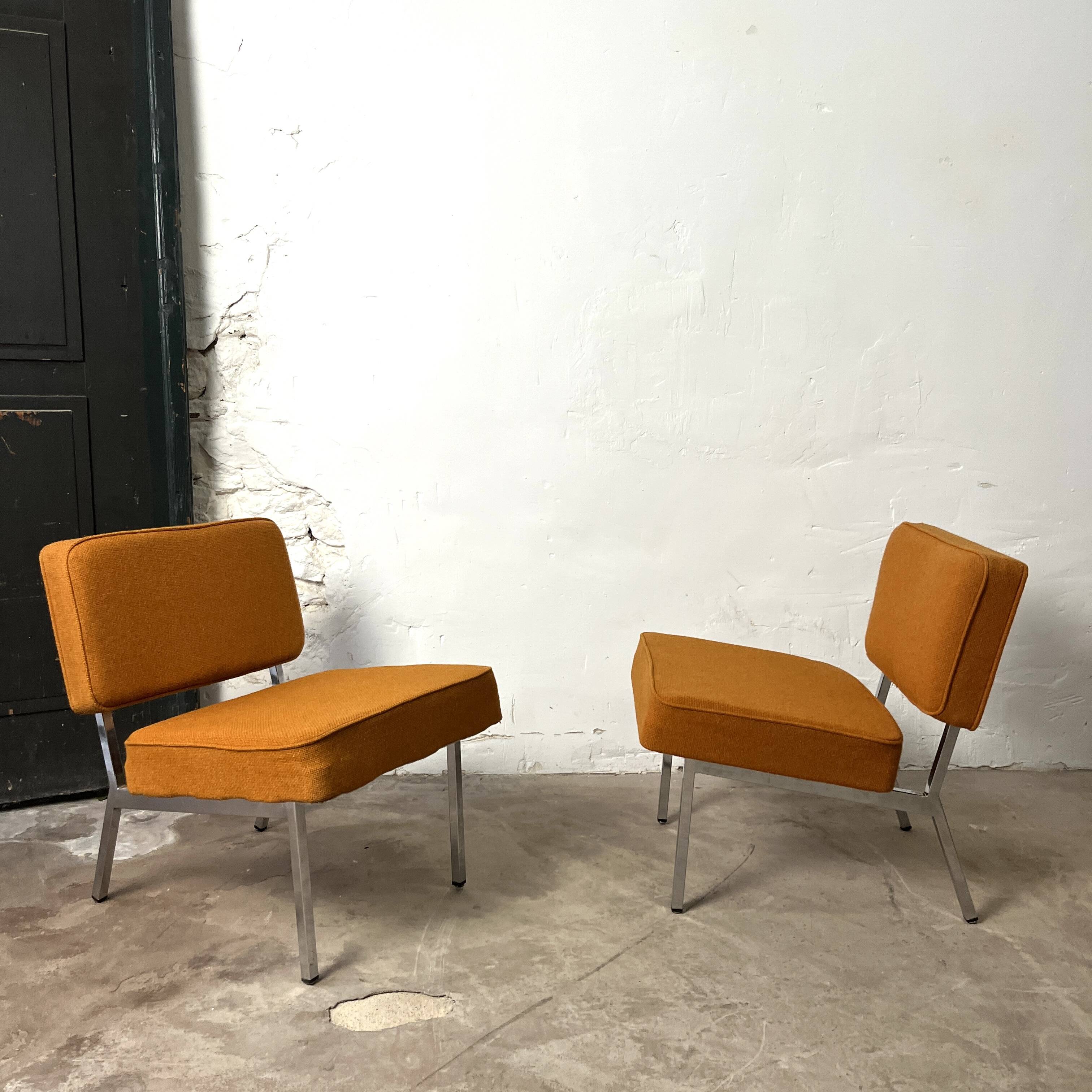 Paire de chauffeuses vintage orange 1970