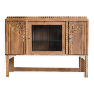 Art Deco display cabinet in walnut • Sculpted decorations • Brass