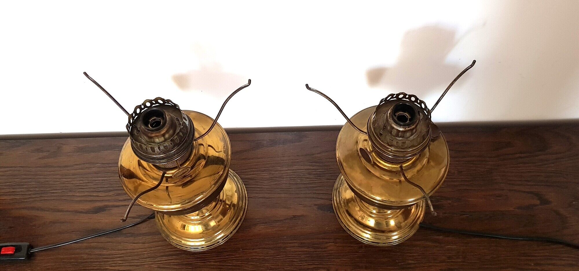 Pair of Aladdin Model 11 table lamps in satin brass, UK, 1922