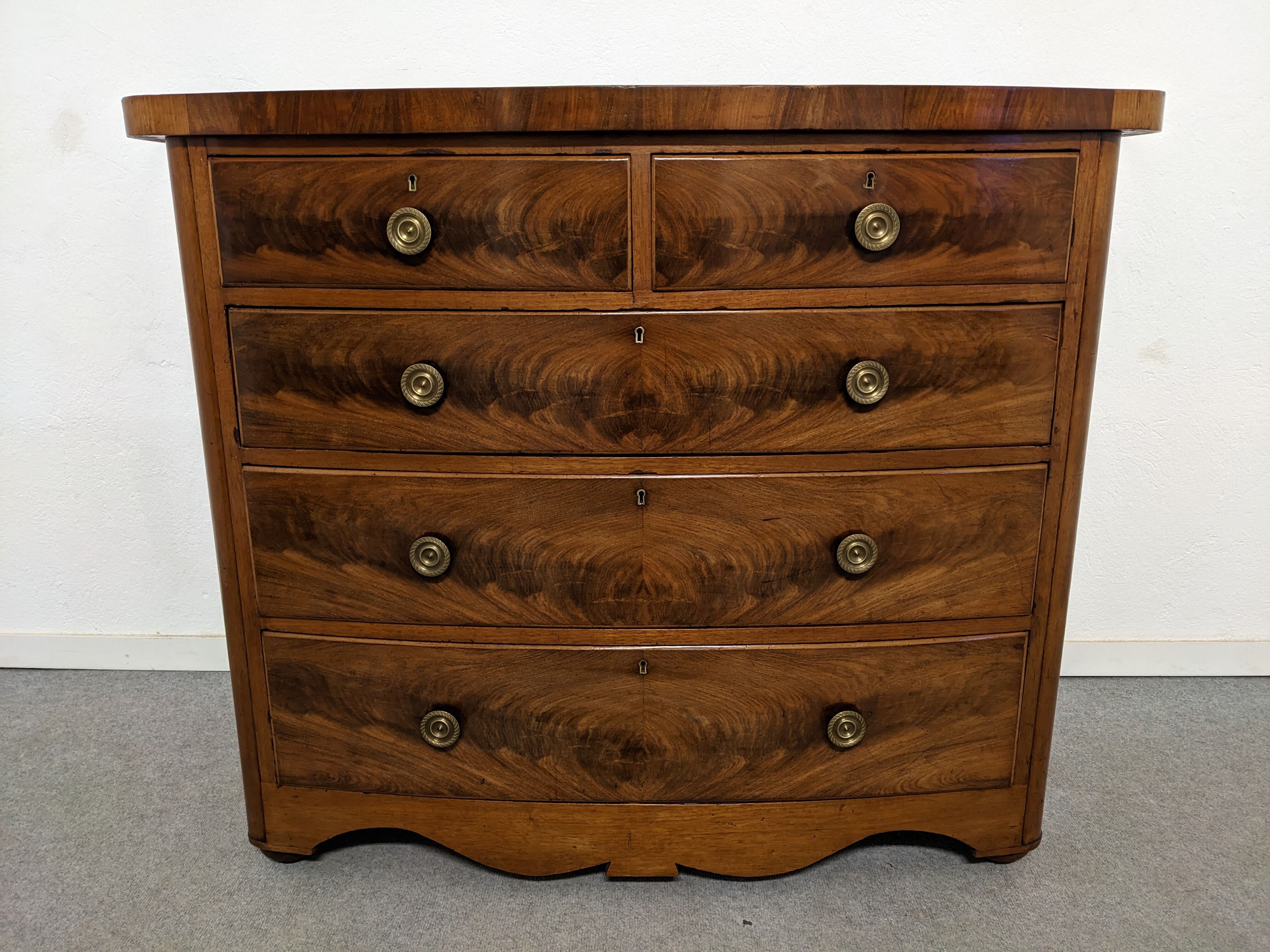 English mahogany chest of drawers circa 1900