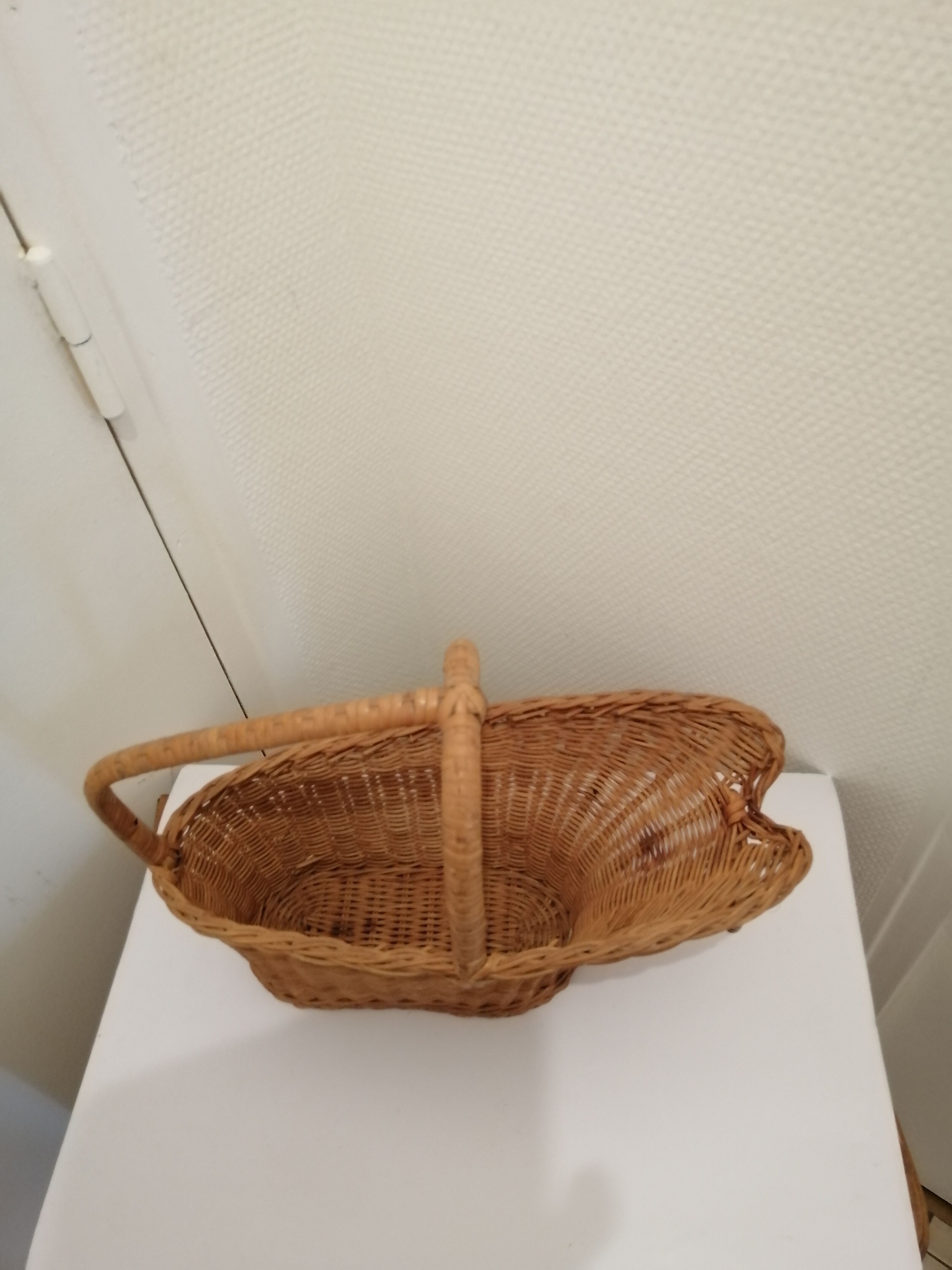 Wicker basket bottle holder