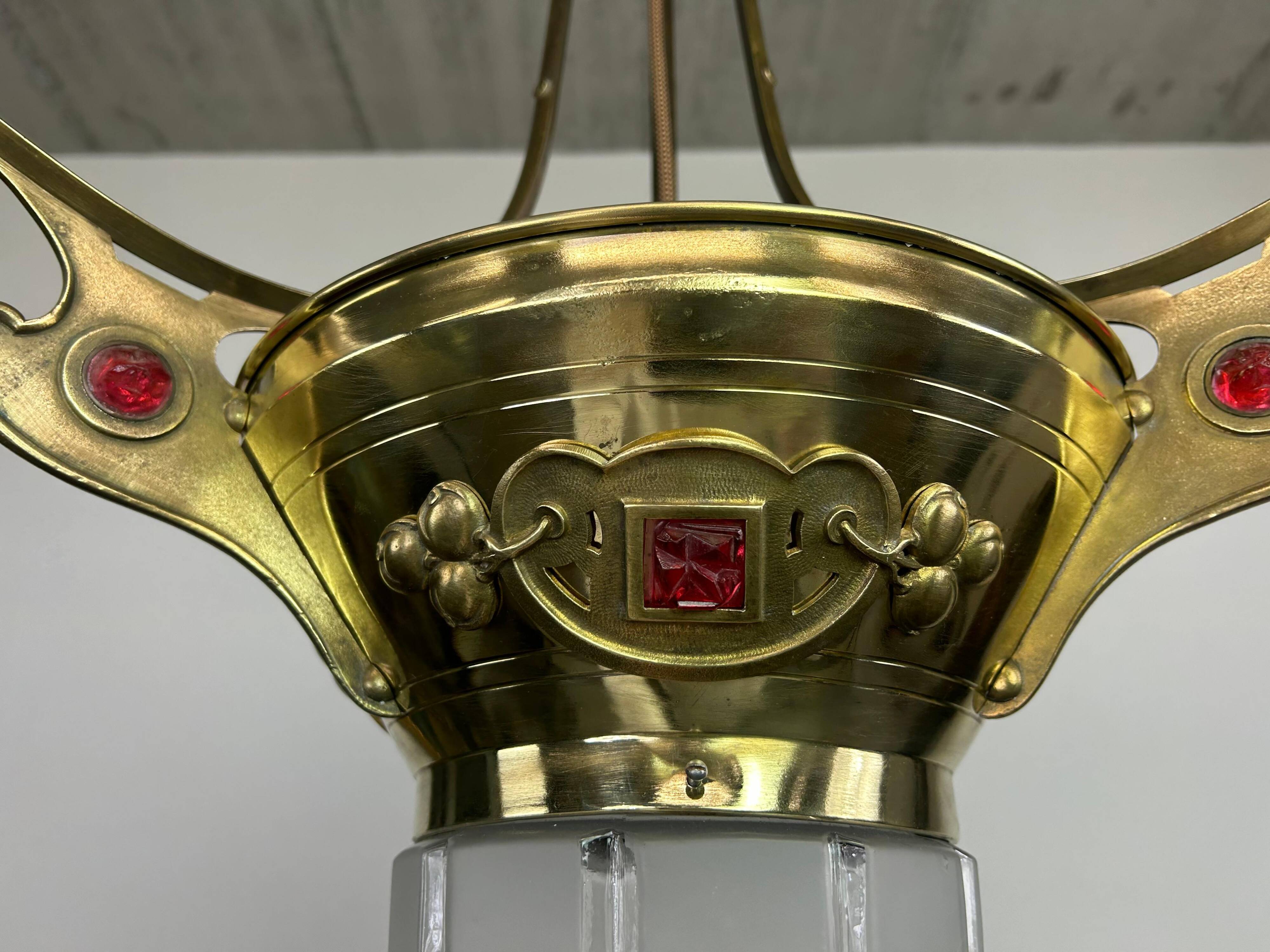 Lustre Jugendstil en laiton avec cristaux rouges
