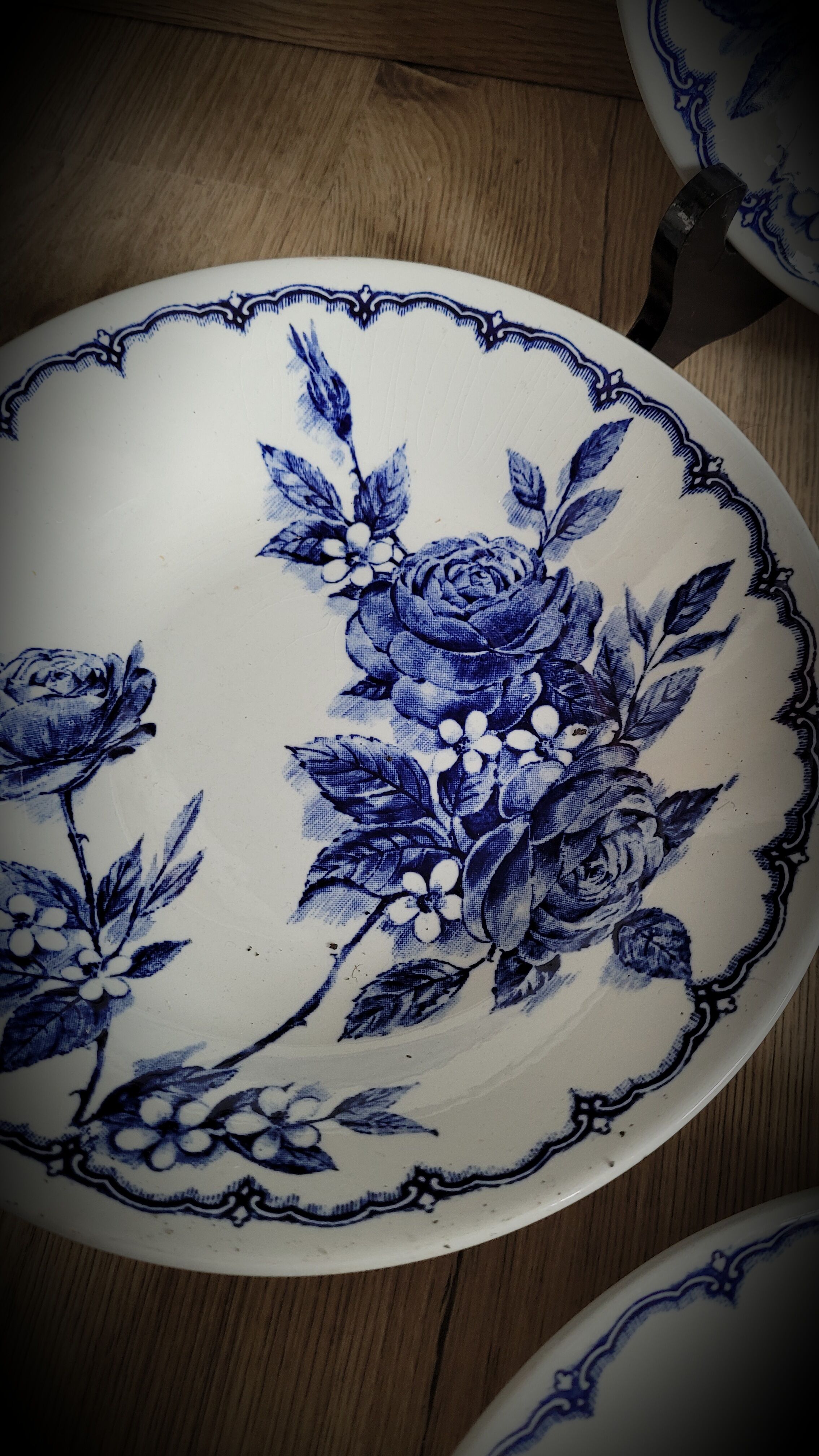 Set 4 plates Ironstone