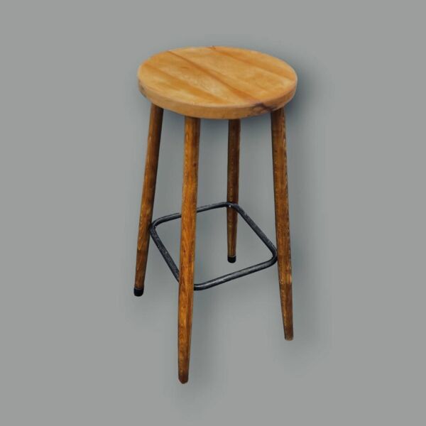 Ancien tabouret de bar en bois et métal – design sobre et authentique