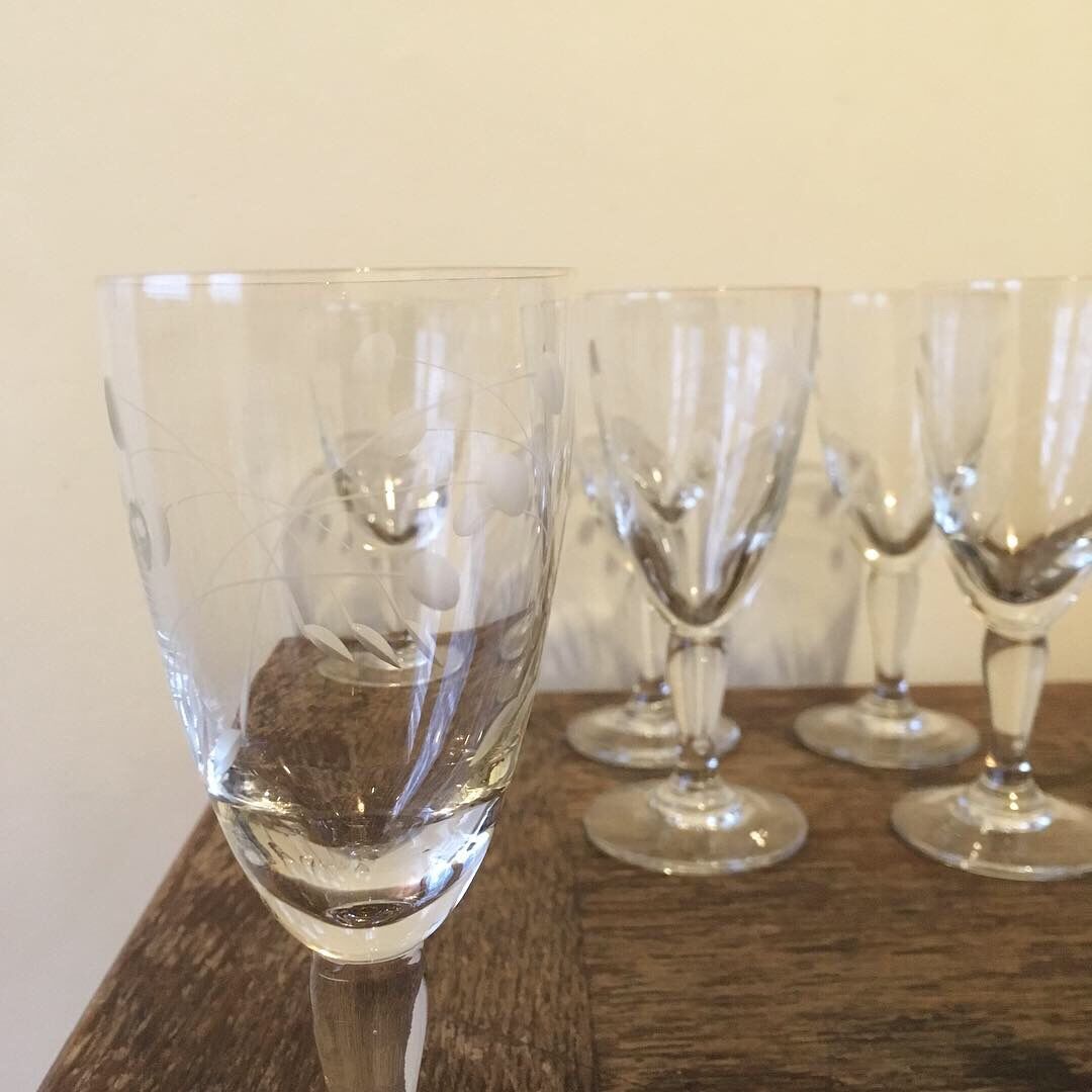 Set of 6 wine glasses etched on foot
