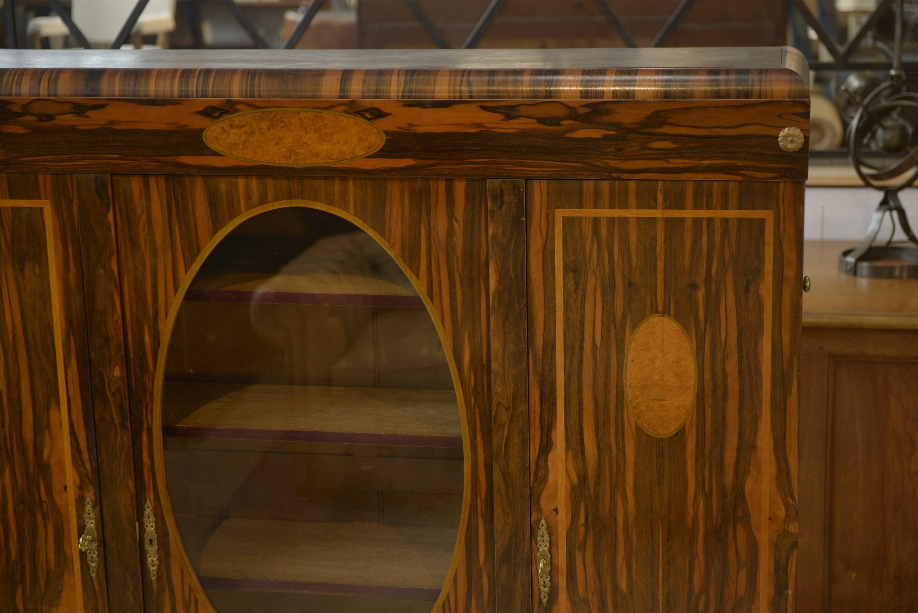 Armoire Art Déco néo-classique en placage d’ébène 1930’s
