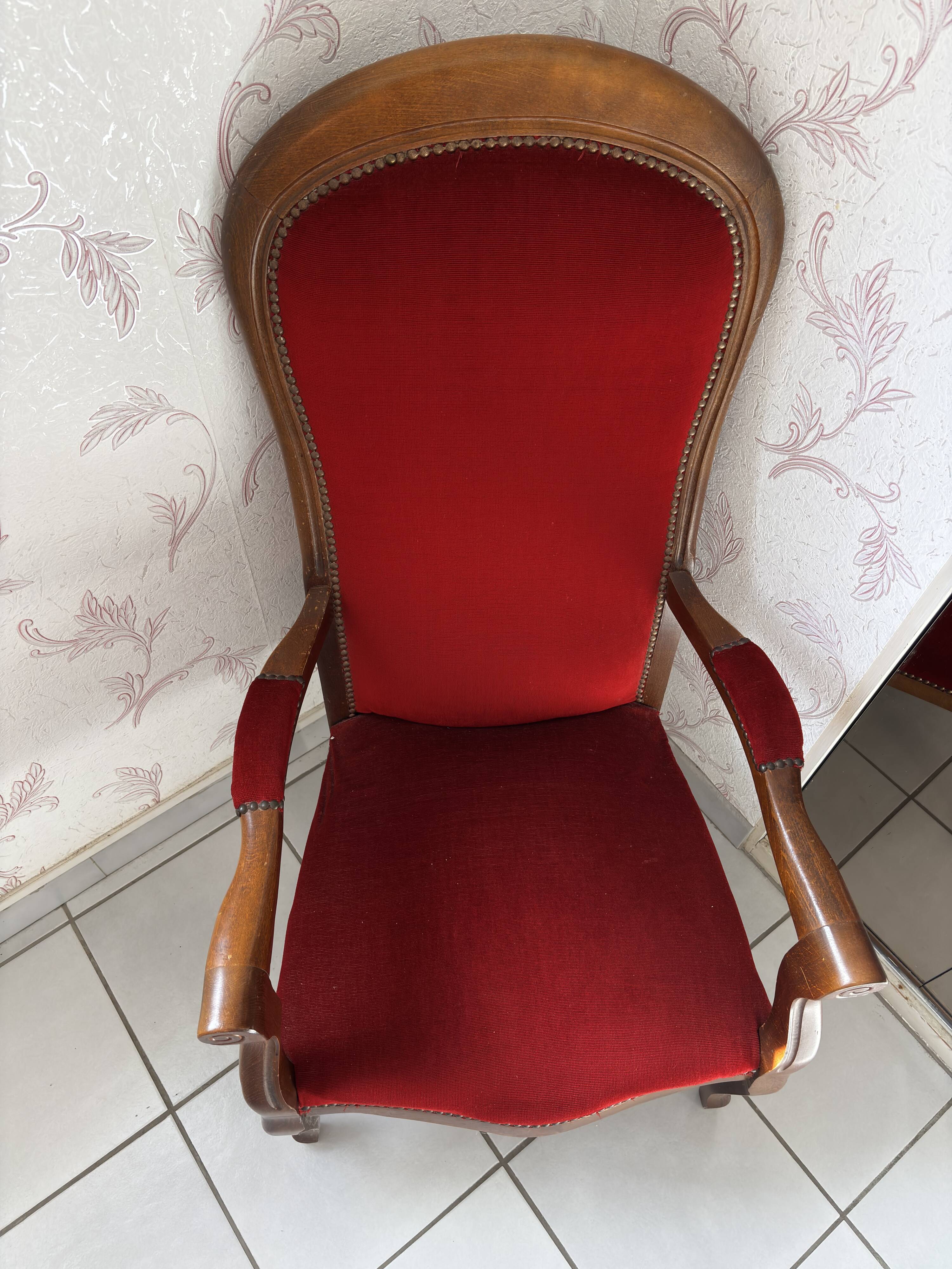 Antique Voltaire-style armchair - Red velvet and solid wood