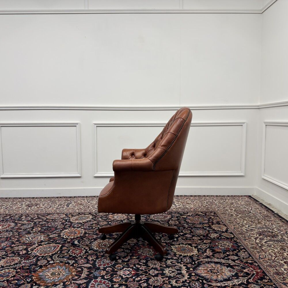 Chaise de directeur Chesterfield anglaise classique