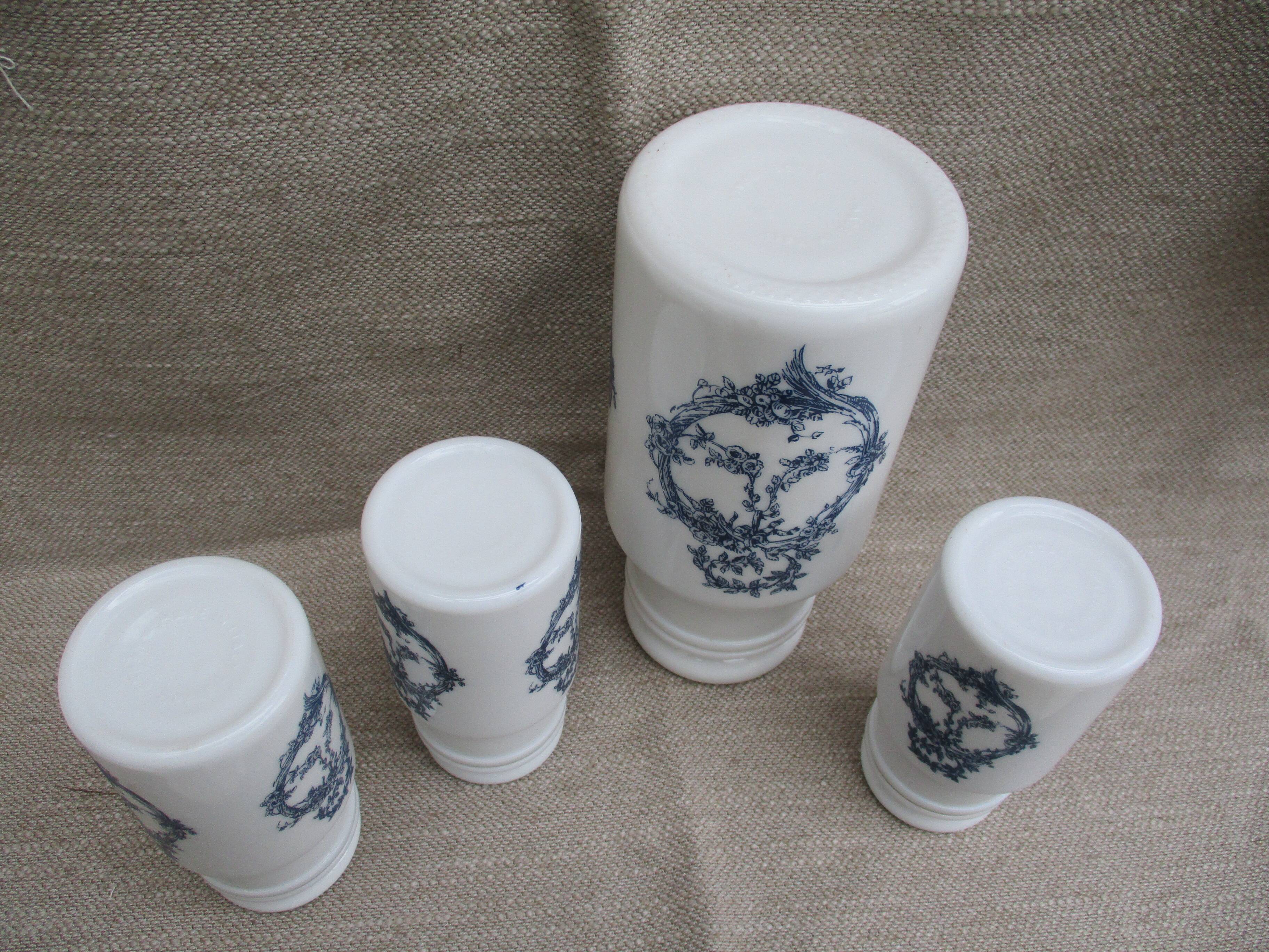 Set of Pots in white opaline
