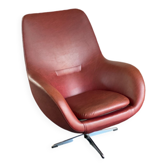 Burgundy Leatherette Vintage Swivel Chair