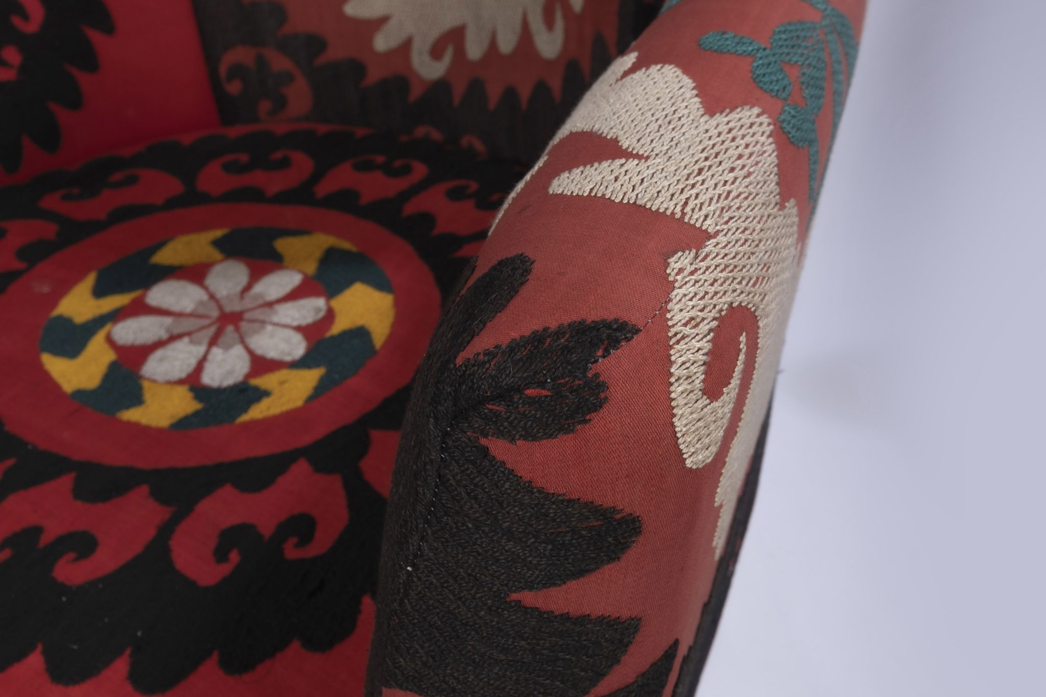 Fauteuil ethnic bergere