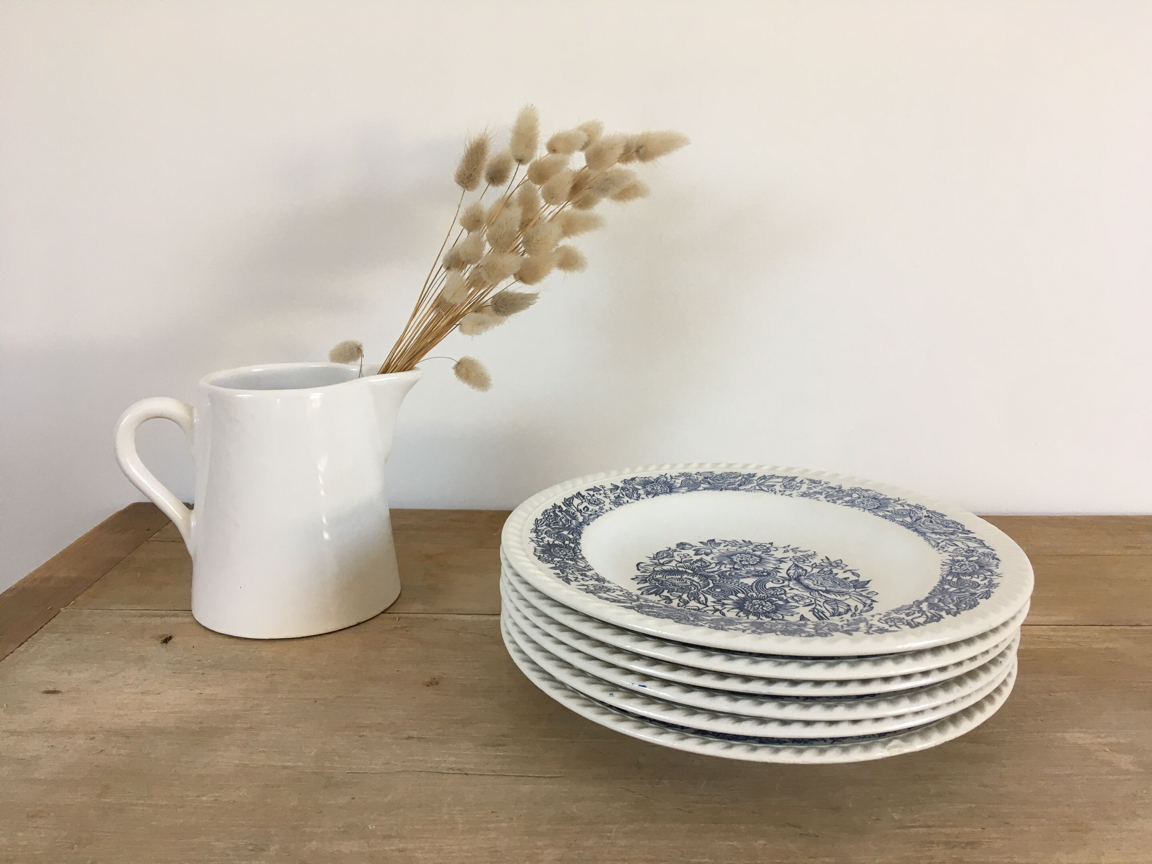 Hollow plates blue flowers