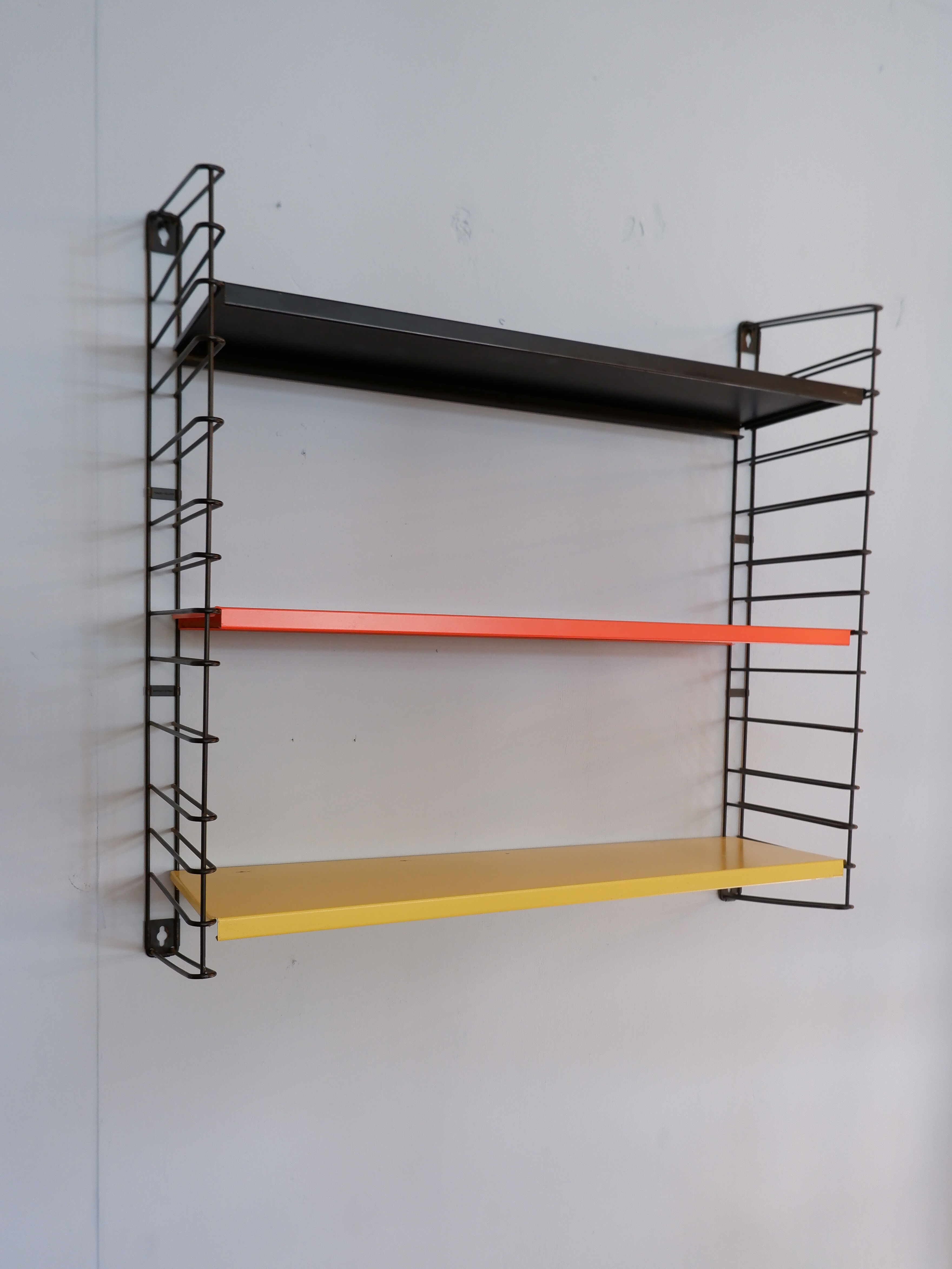 Tomado wall unit
