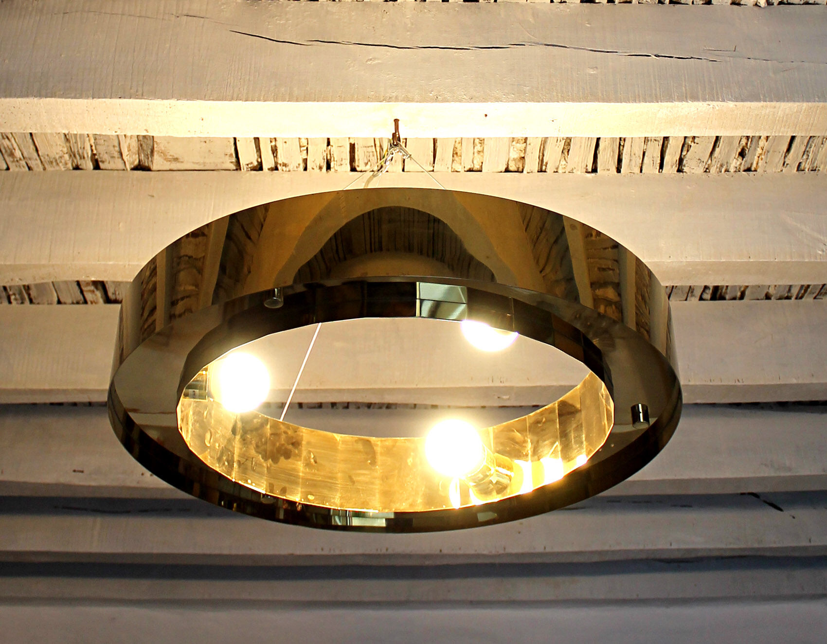 Round brass suspension