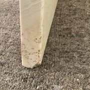 Table basse vintage en travertin et verre fumé années 70