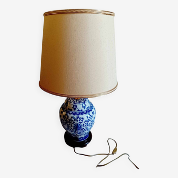 Lampe de salon porcelaine blanc bleu Chine 1ère moitié du XXème sciècle
