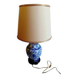 Lampe de salon porcelaine blanc bleu Chine 1ère moitié du XXème sciècle