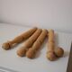 Lot de 4 quilles en bois avec une boule