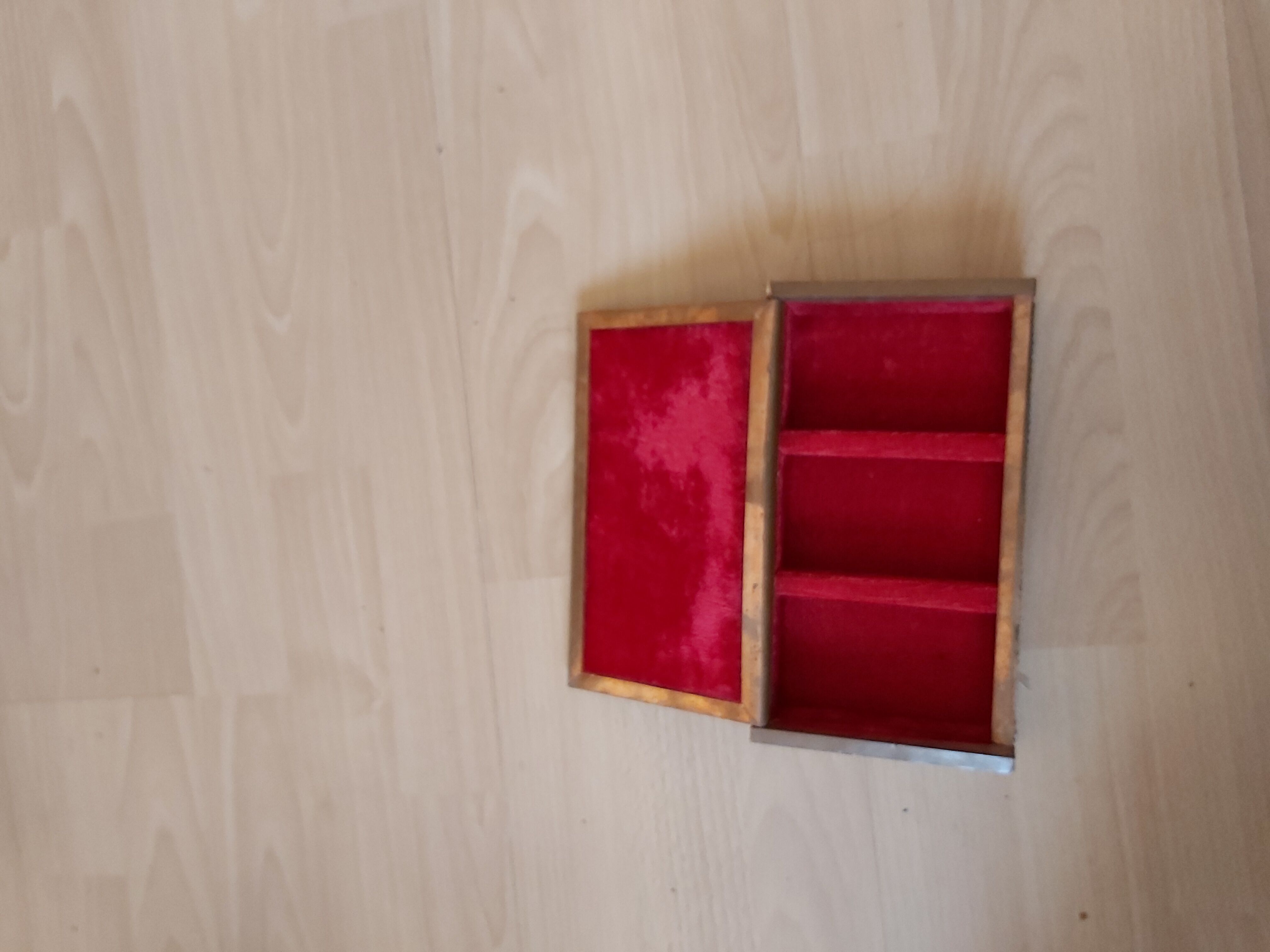 Jewelry box