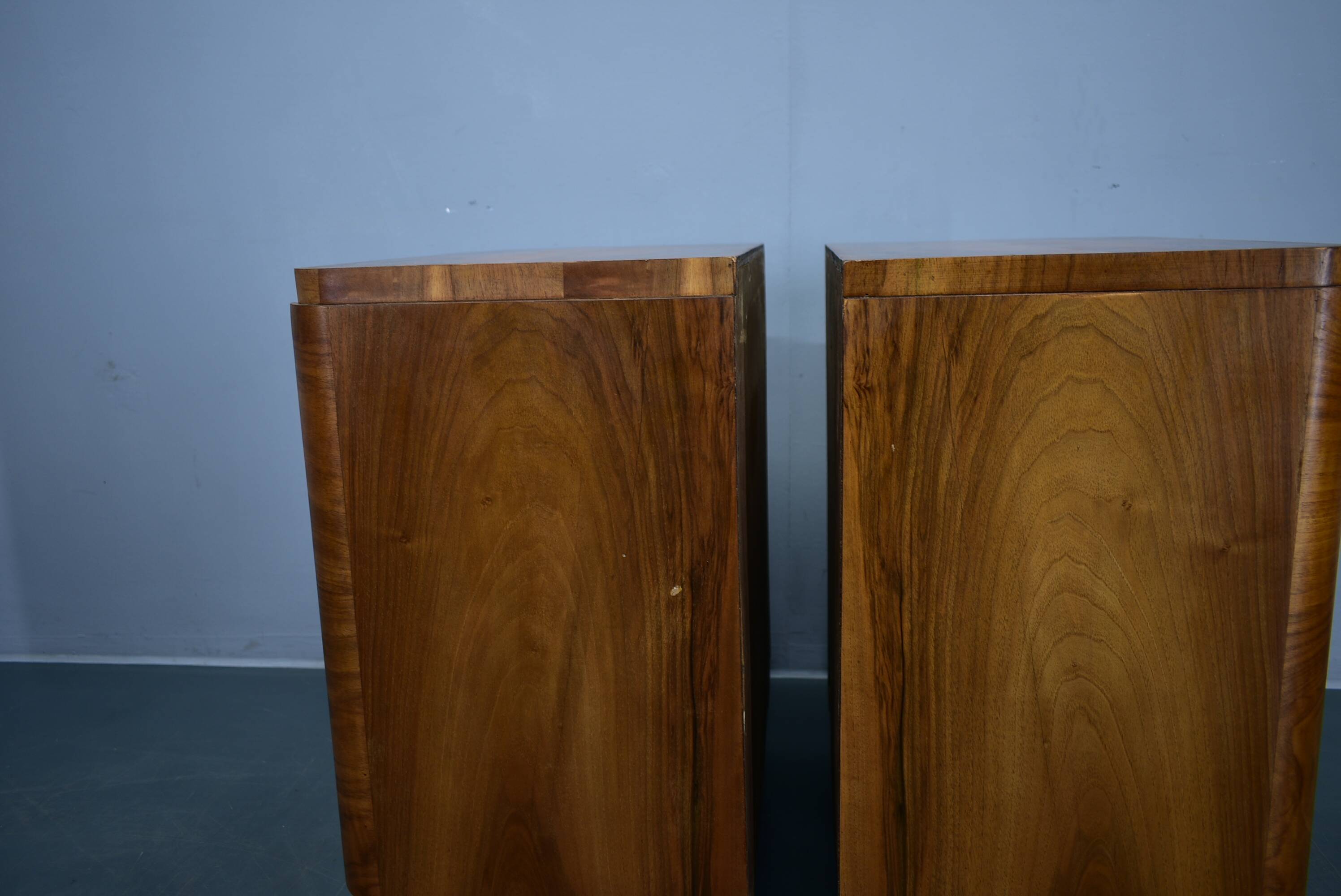 Table de chevet art déco des années 1937, Tchécoslovaquie