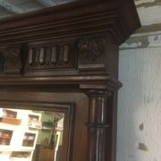 Miroir biseauté de style Henri ii en noyer