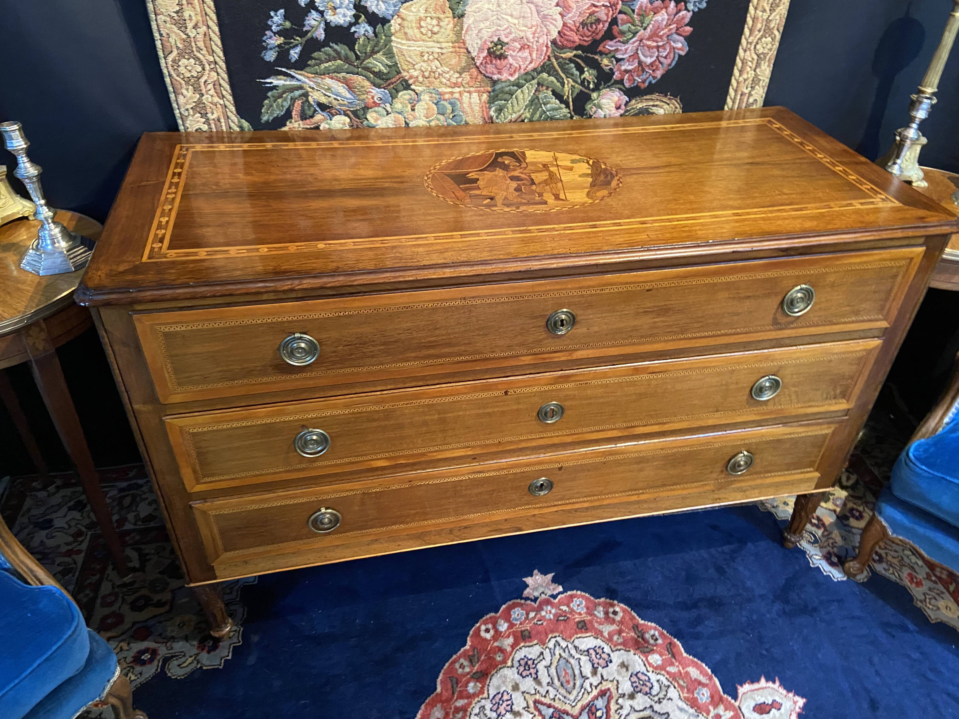 Large Louis XVI chest of drawers with 3 drawers, marquetry decoration depicting an antique scene from the late 18th century.