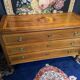Grande commode Louis XVI 3 tiroirs décor marqueté scène Antique fin XVIIIe