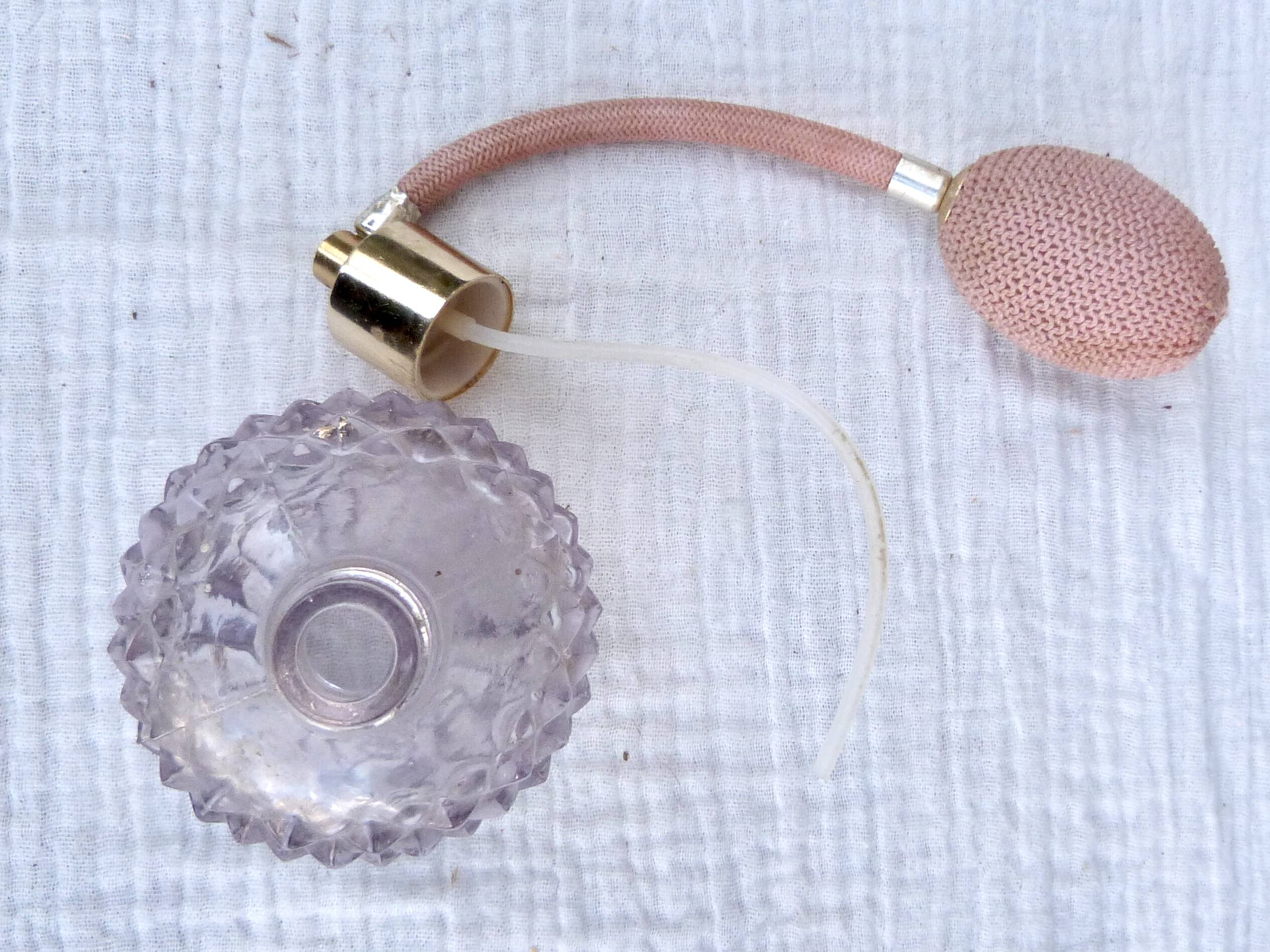 Perfume spray with pear