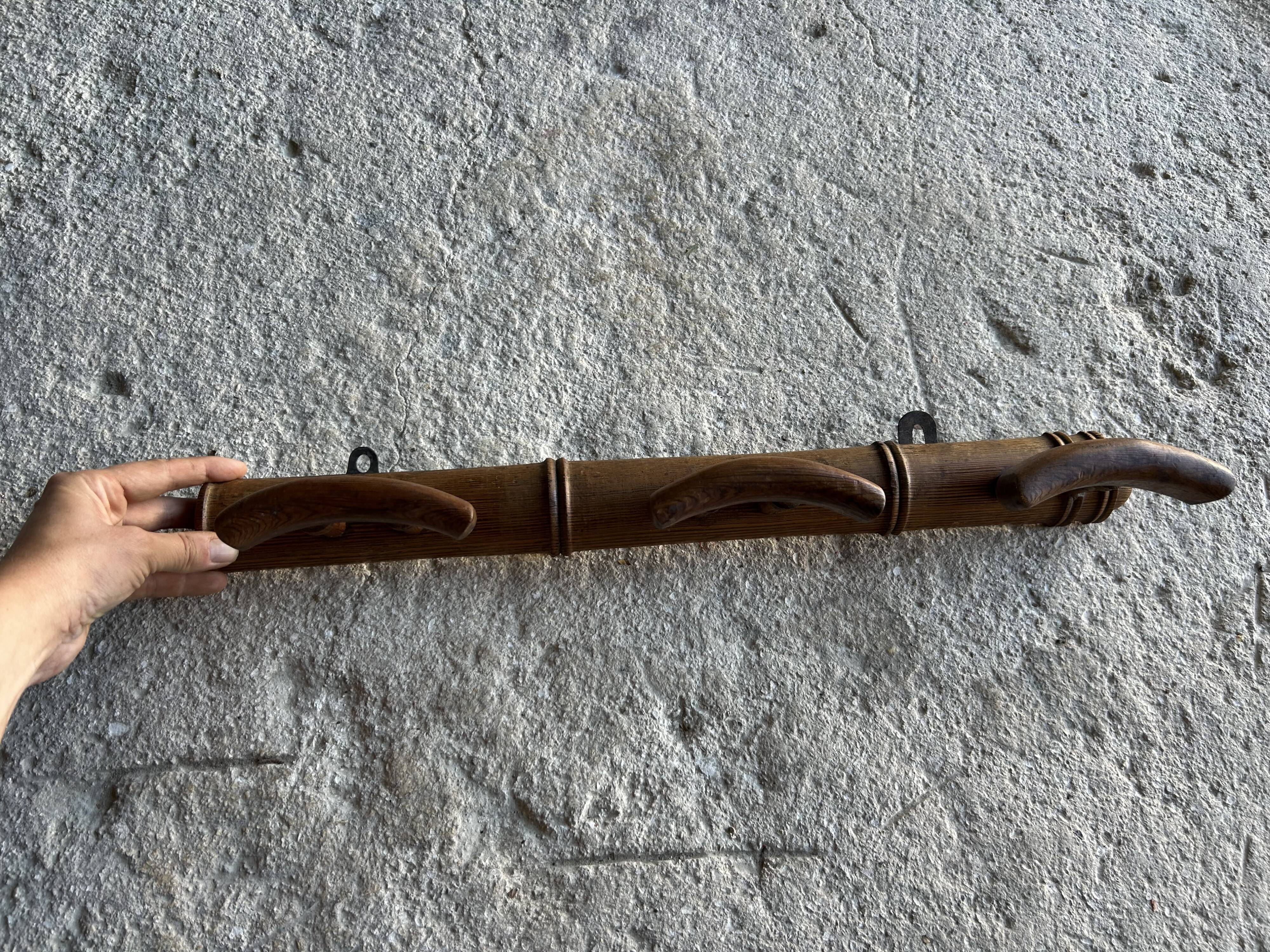 Portemanteau en pin ancien
