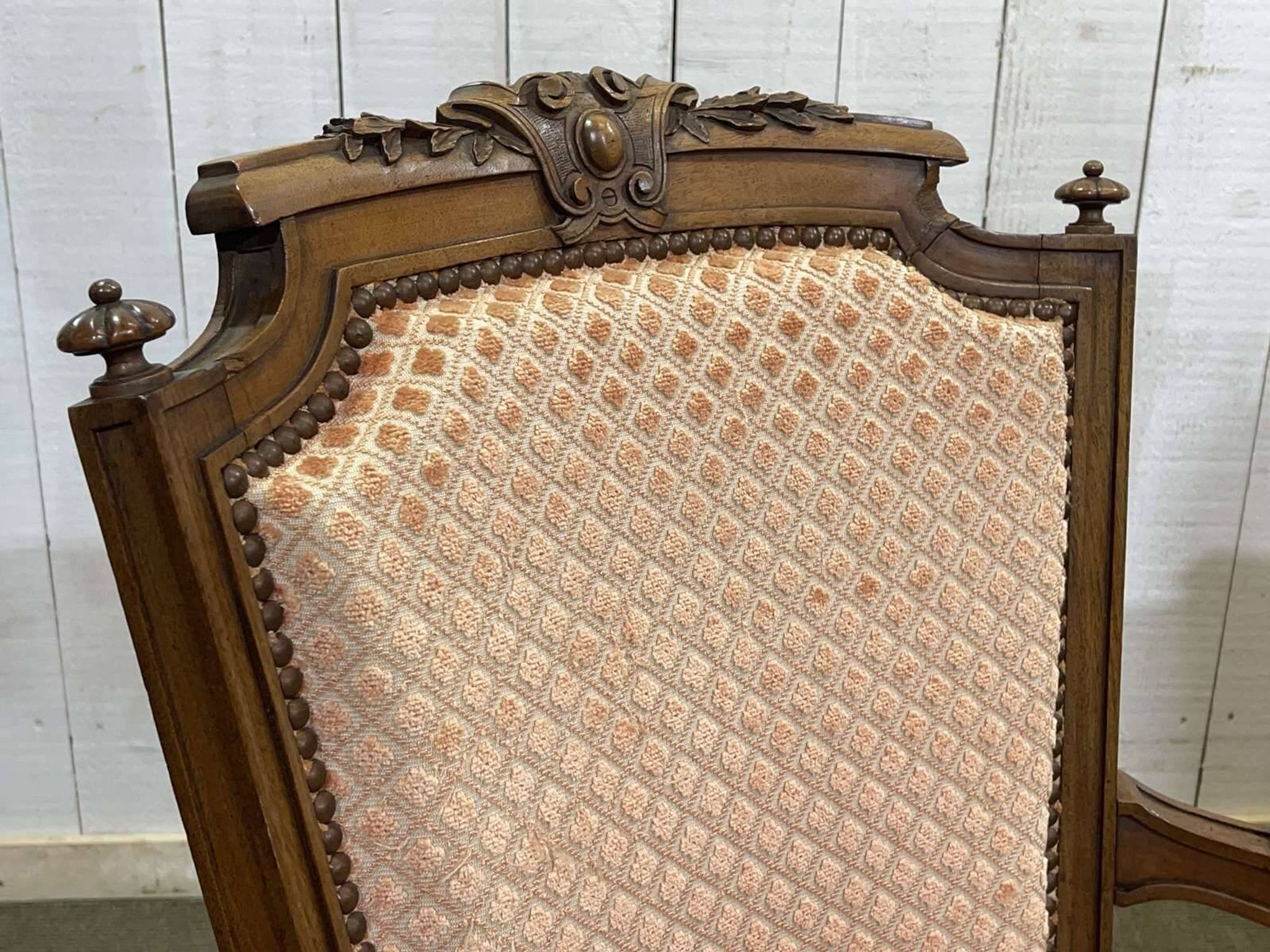 Paire de fauteuils Louis XVI début XXème en noyer
