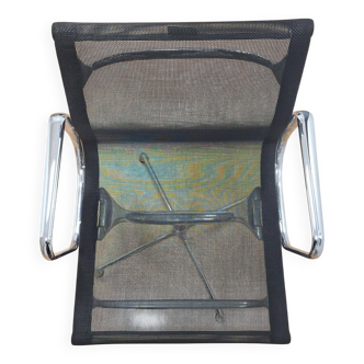 Vitra Aluminium Group EA 108 armchair, iconic design by Charles & Ray Eames.