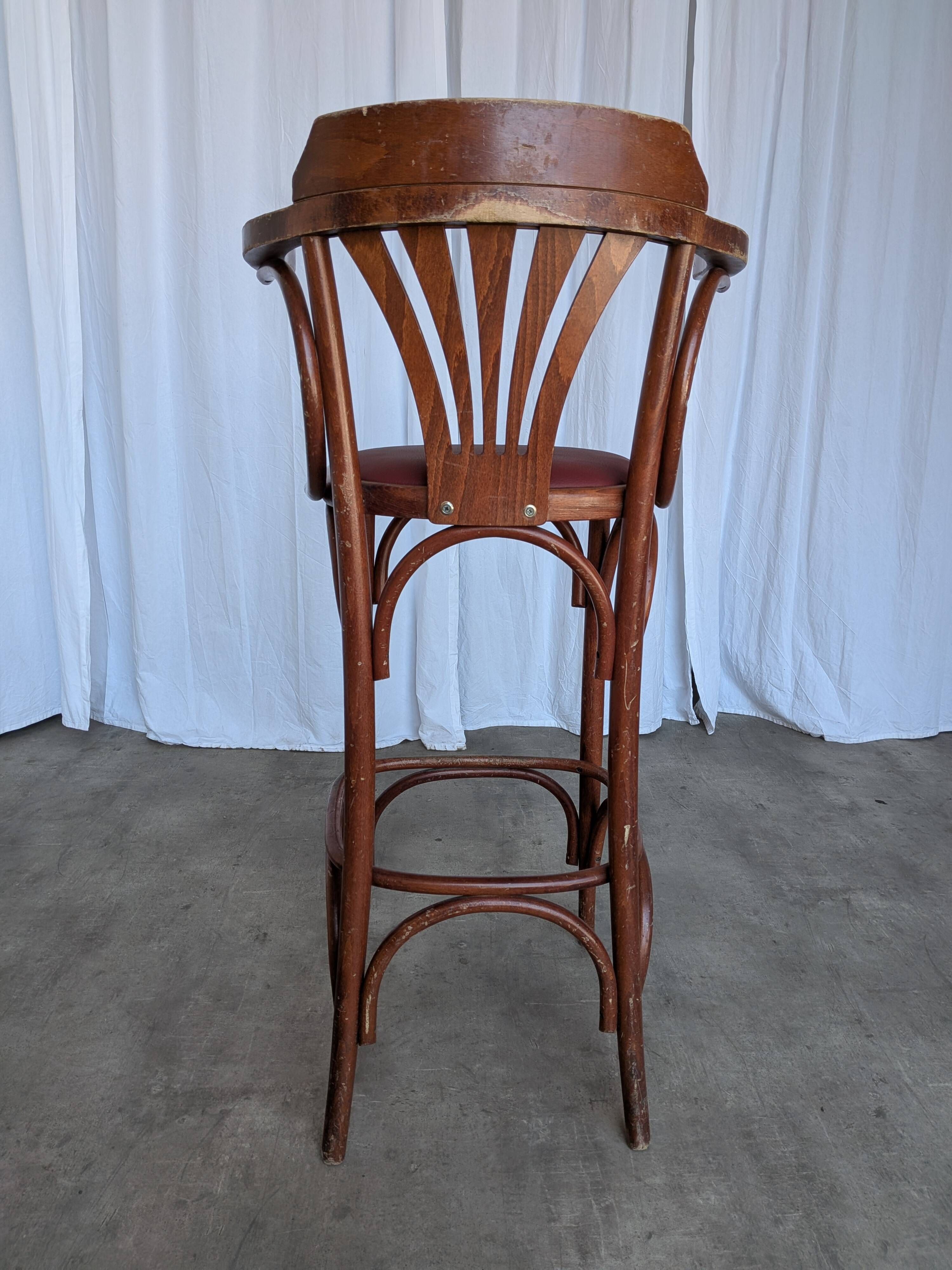 Fauteuil de bar de style Thonet Irish Pub / Siège en simili cuir rouge, milieu du siècle