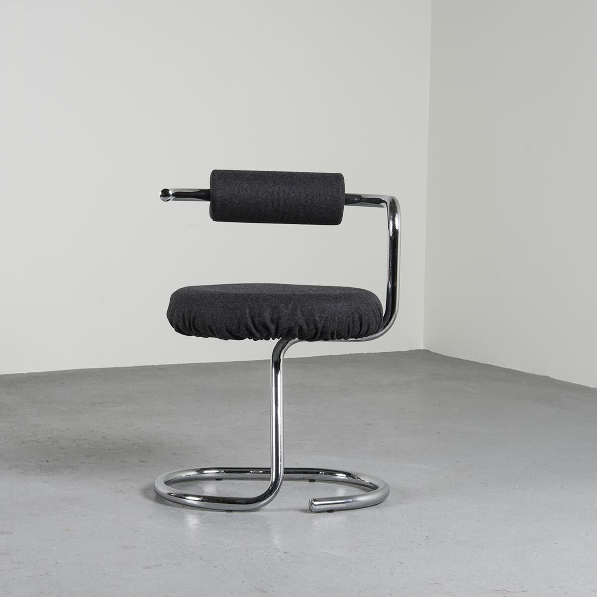 Lot de six chaises "Cobra" par Giotto Stoppino, circa 1970
