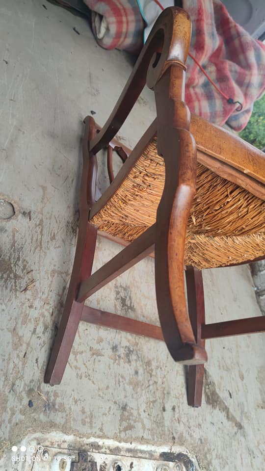Armchair with gilded rye straw seat in solid walnut, Restoration period, circa 1820