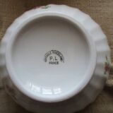 Lot of 4 bowls with porcelain flowers