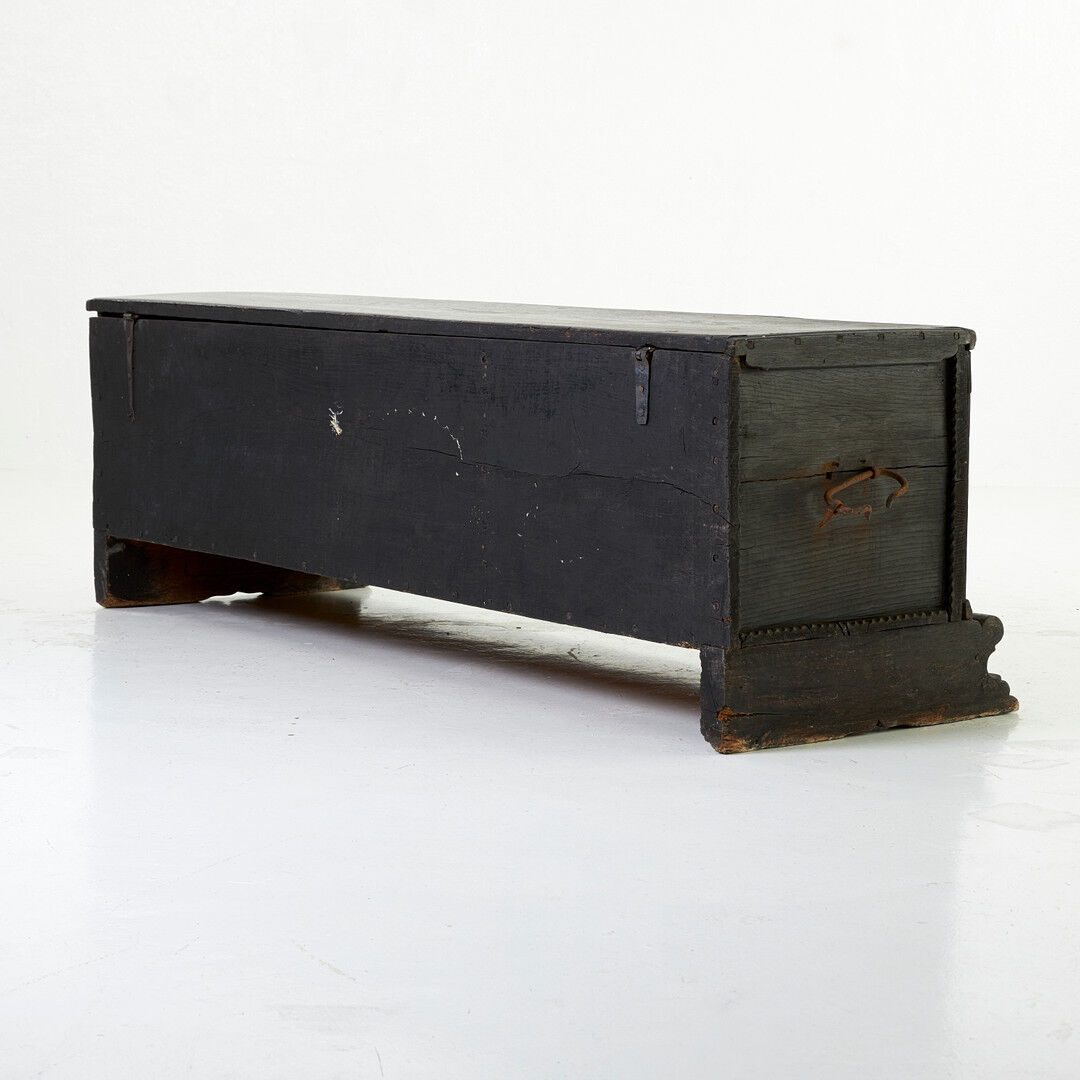 Coffre antique marqué de 1800