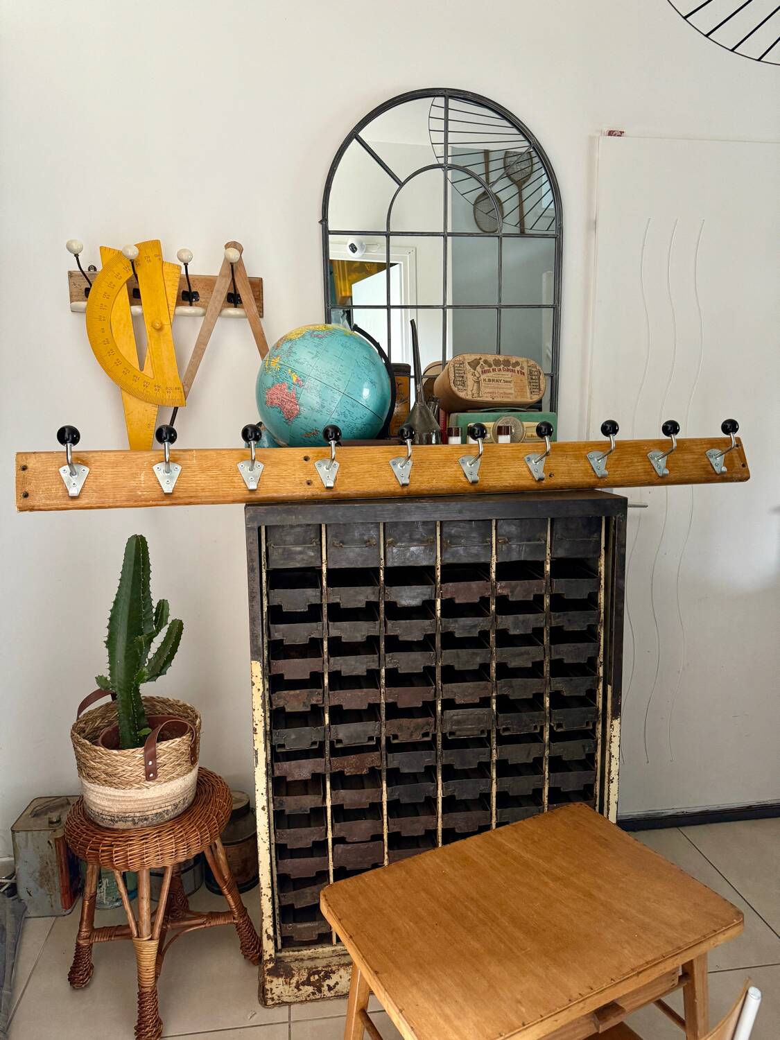 Old school coat rack 10 black ball hooks