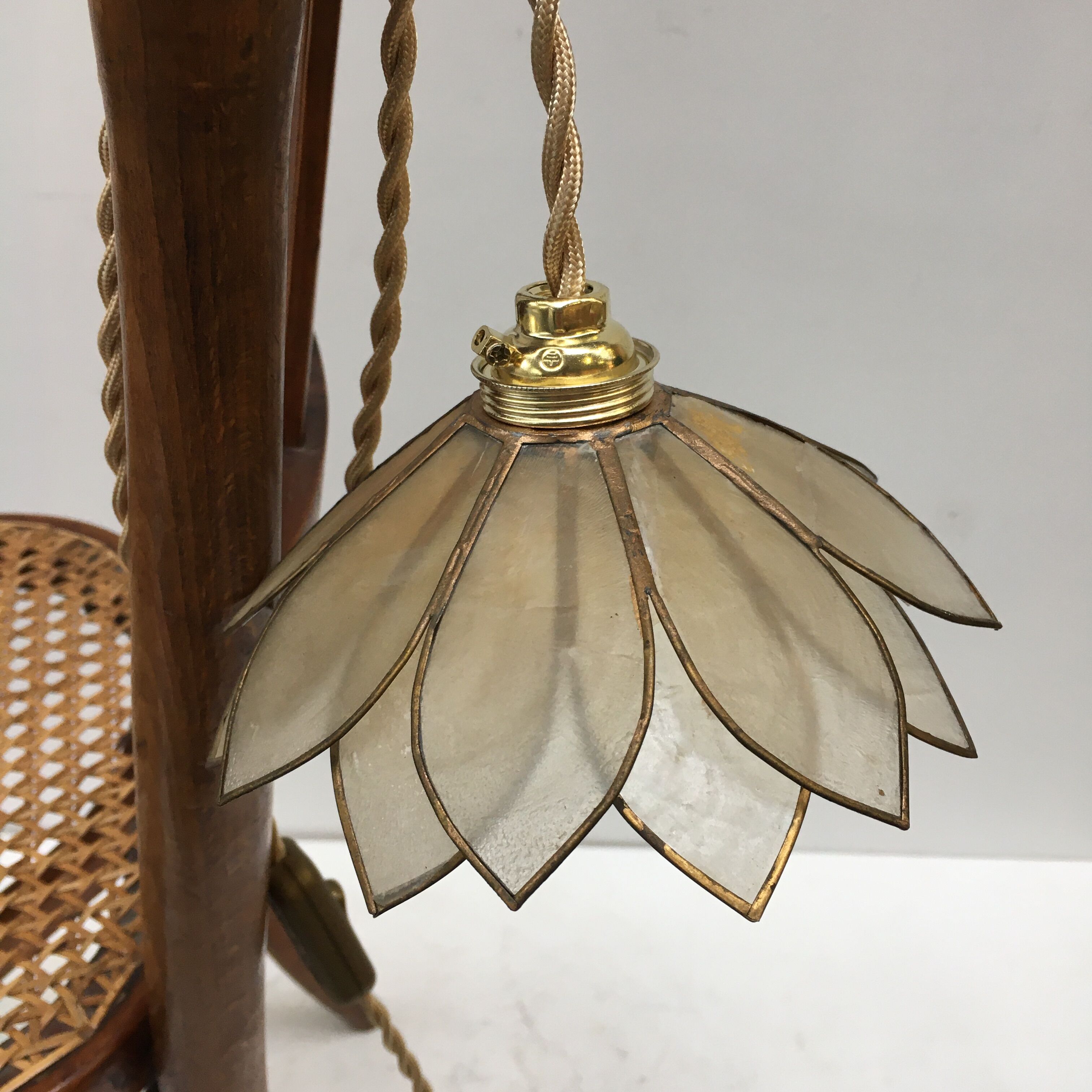 Flower walkman lamp in mother-of-pearl and brass