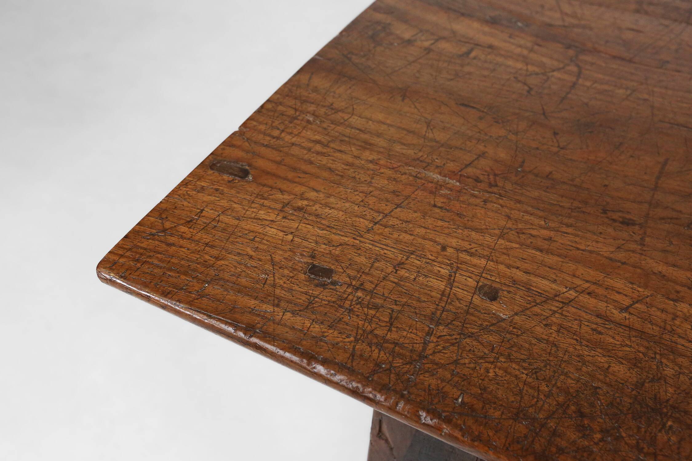 Antique Spanish console table in oak wood, with 2 large drawers from the 18th century.