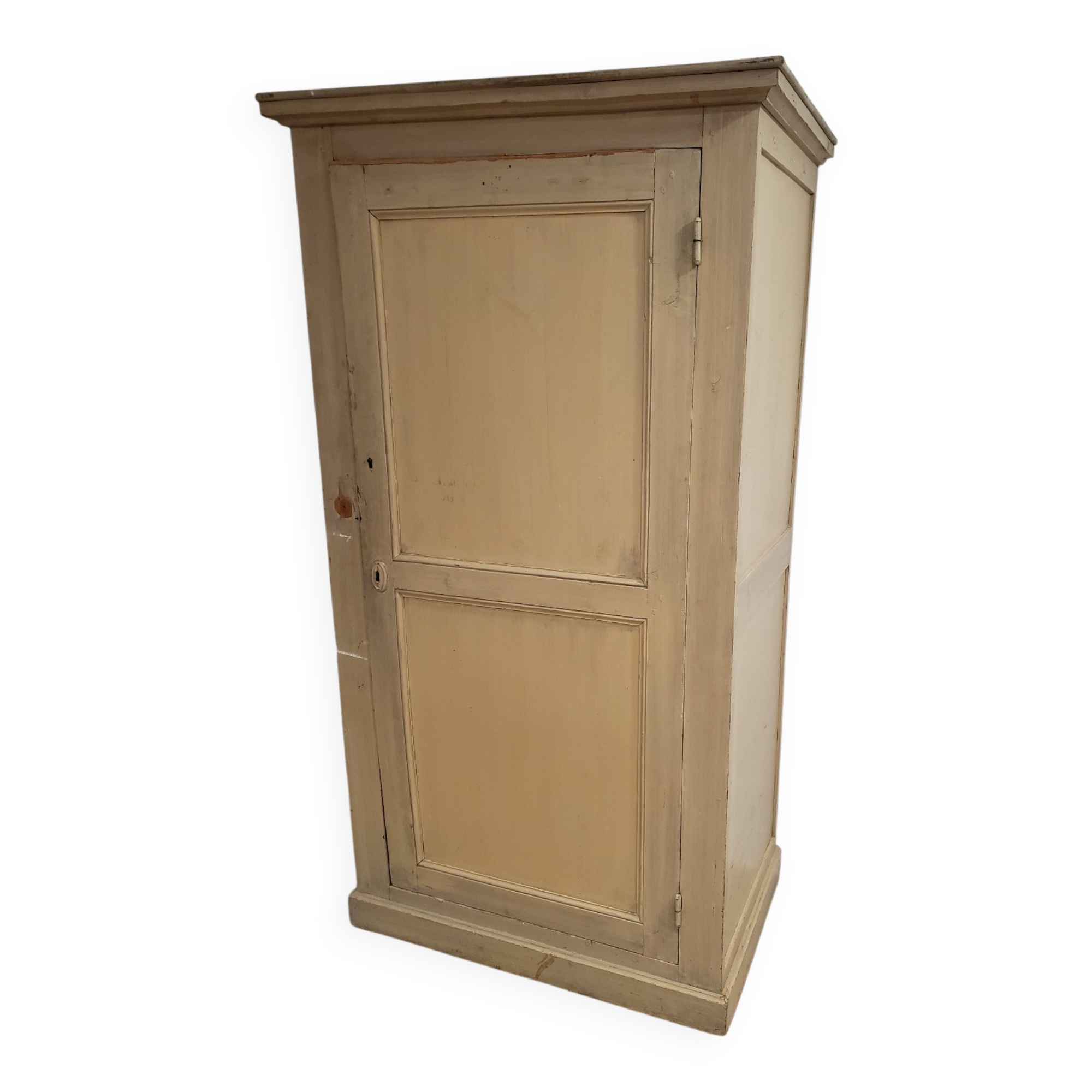 Painted pine bonnetière