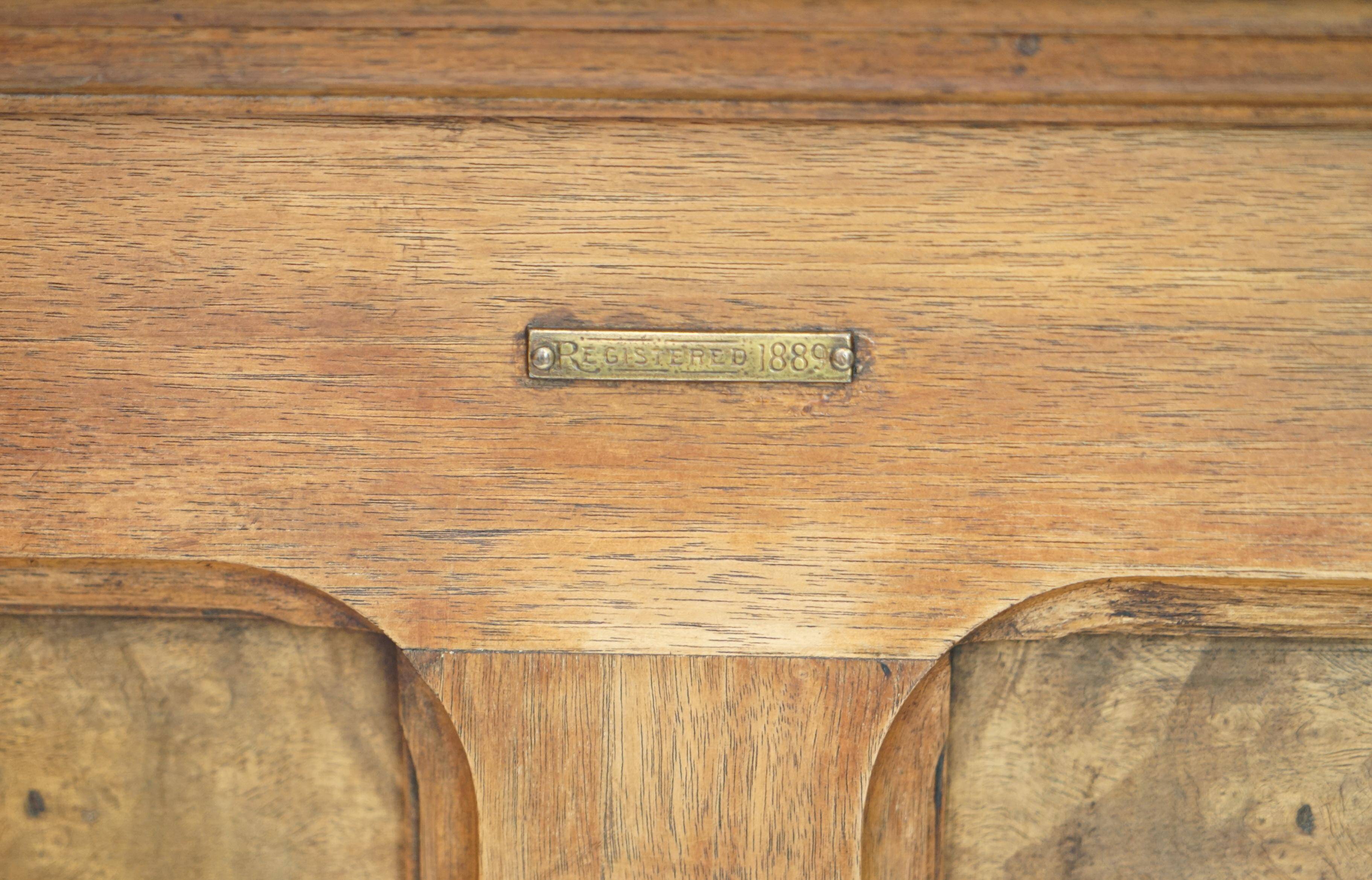 Bureau à tambour Shannon File Co en noyer victorien avec certificat