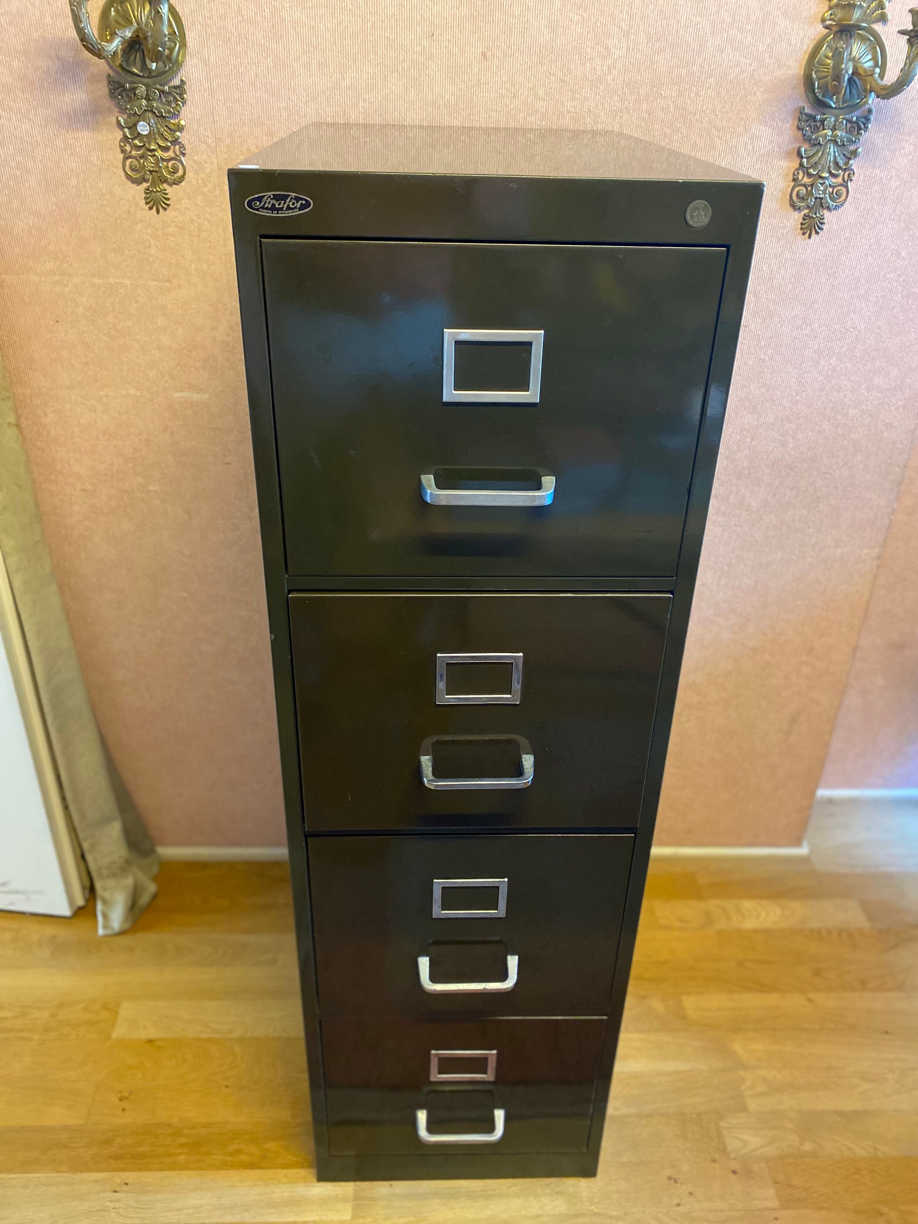 Strafor metal office binder.