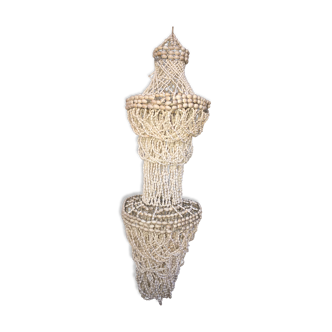 Hanging lampshade in cauri shells