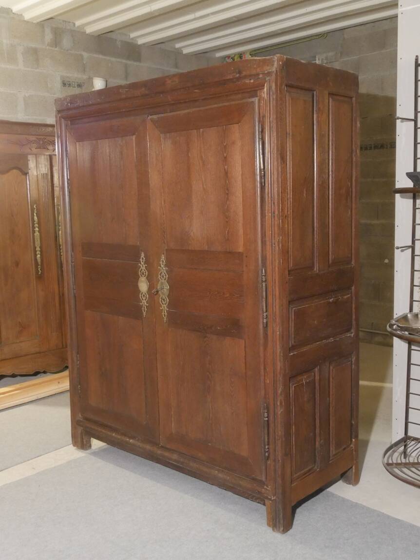 Malouine wardrobe in oak from the early 18th century.