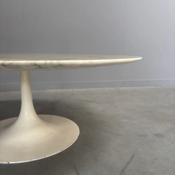 Large marble tulip coffee table, 1960s