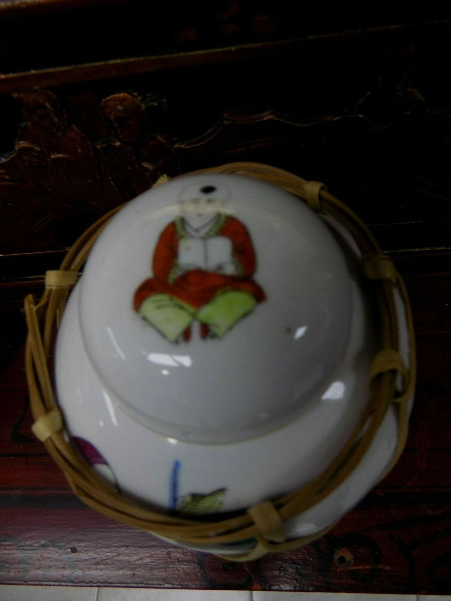China porcelain lot 3 pots lid and wooden supports