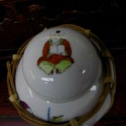 China porcelain lot 3 pots lid and wooden supports