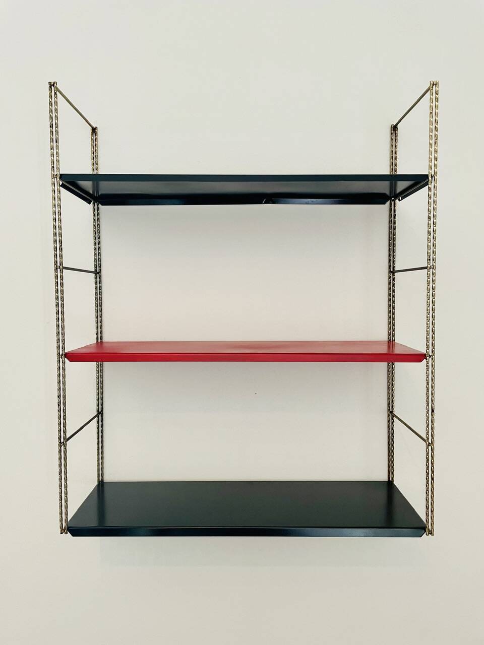 Adjustable wall shelf Mid-Century Modern in brass and metal