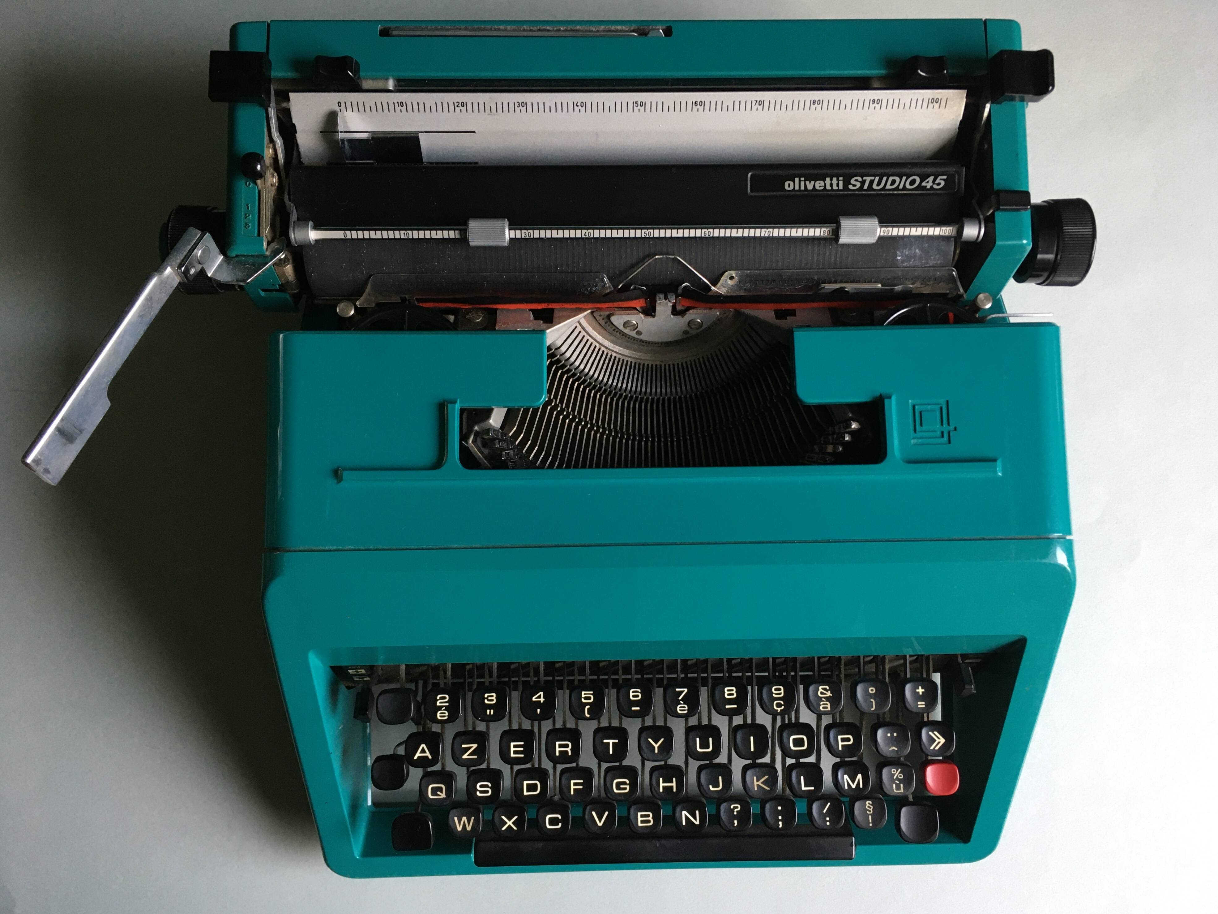 Machine à écrire vintage vert émeraude Olivetti Studio