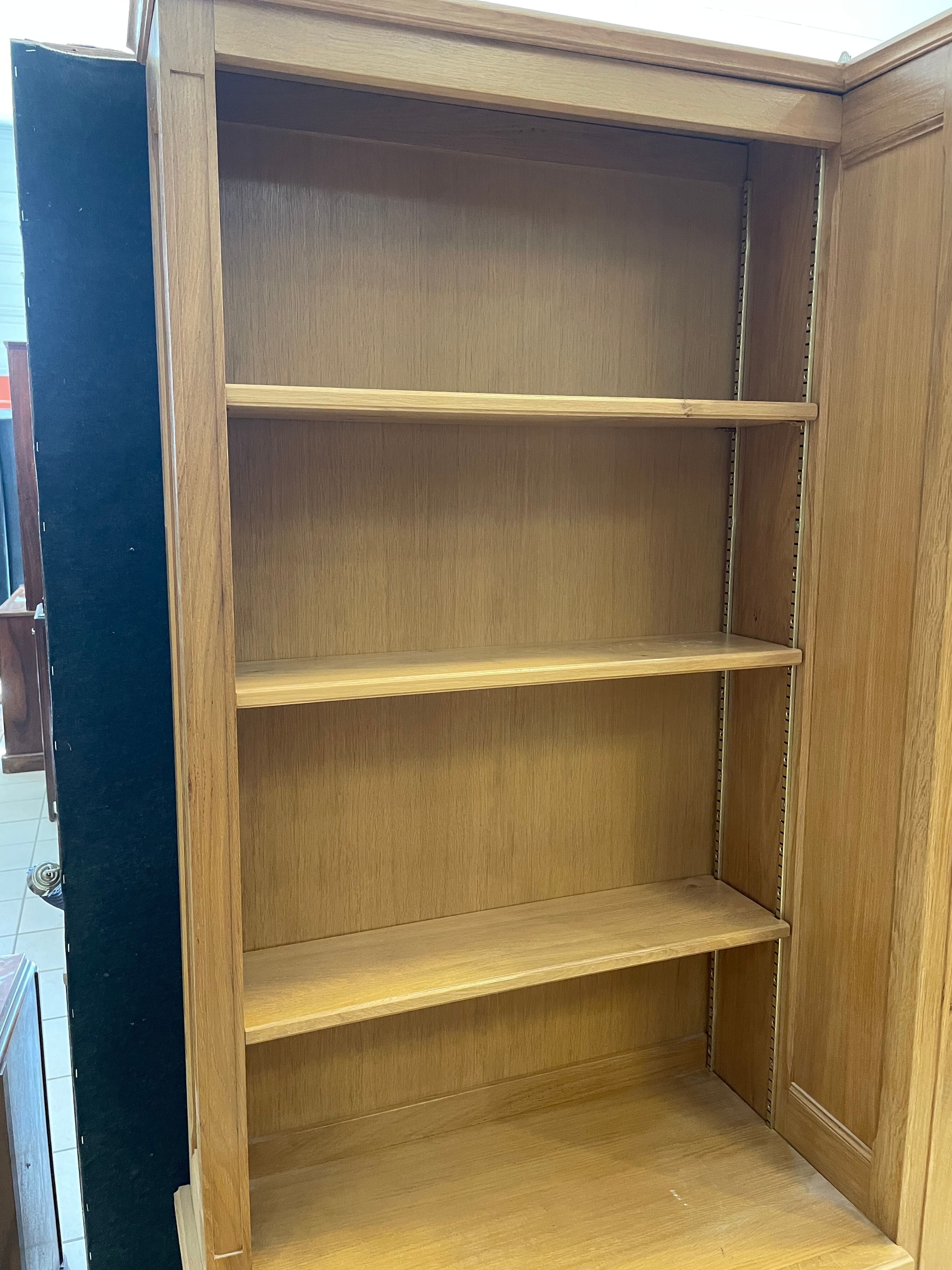 Wardrobe in solid oak